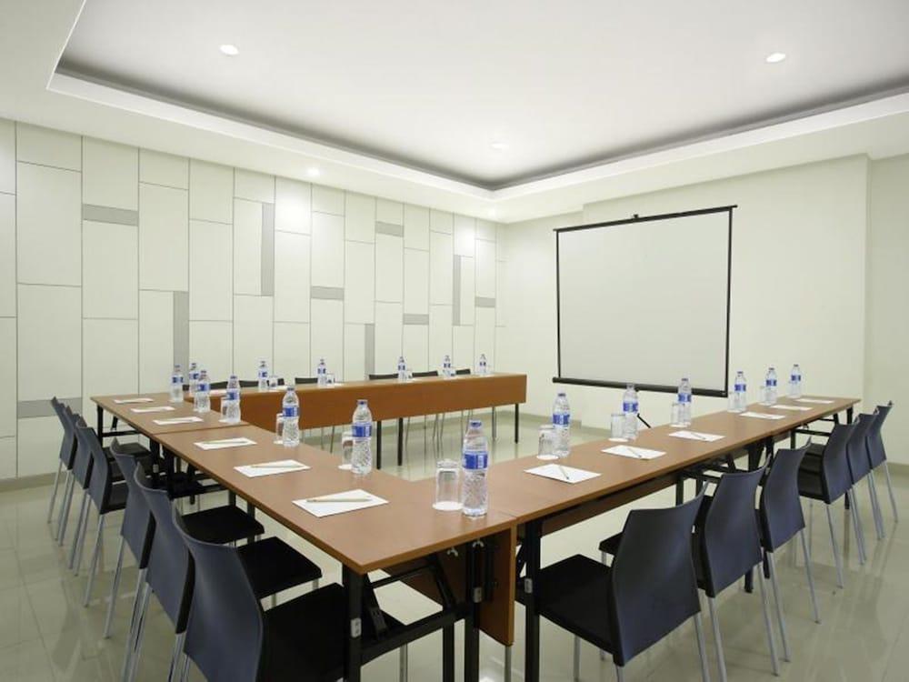 Amaris Hotel La Codefin Kemang Jakarta Buitenkant foto