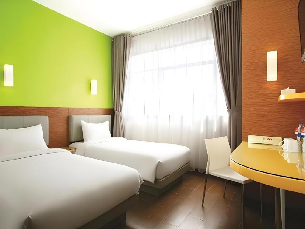 Amaris Hotel La Codefin Kemang Jakarta Buitenkant foto