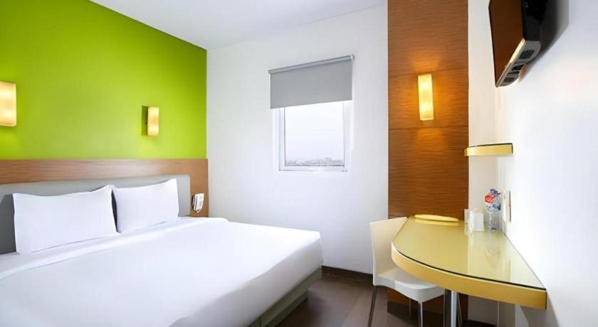 Amaris Hotel La Codefin Kemang Jakarta Buitenkant foto