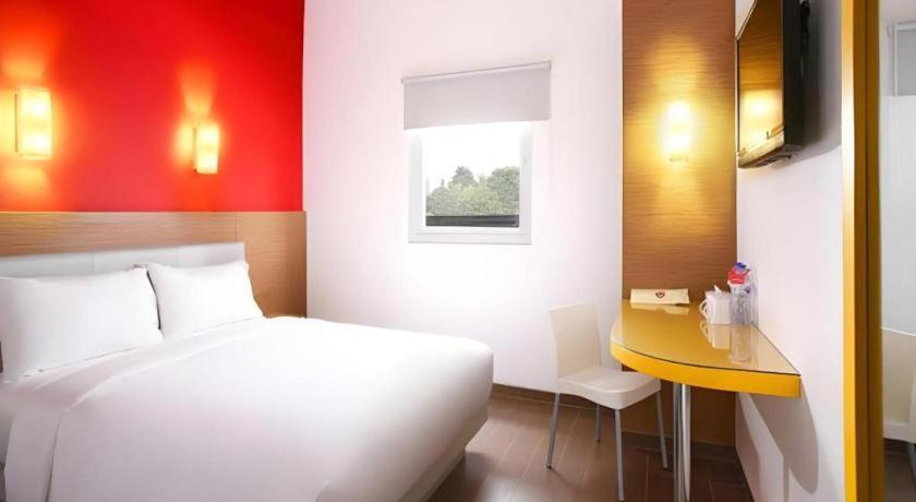 Amaris Hotel La Codefin Kemang Jakarta Buitenkant foto