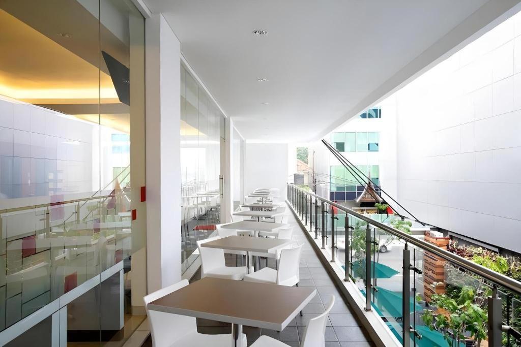 Amaris Hotel La Codefin Kemang Jakarta Buitenkant foto